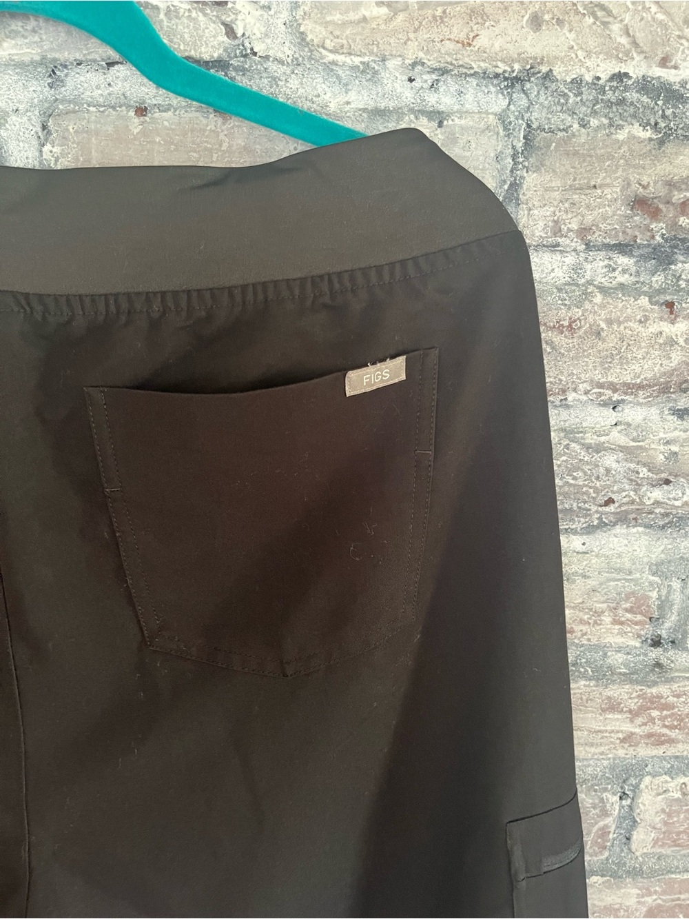 Figs Technical Collection Black Scrub Joggers zip pockets & Drawstring. Unisex - Picture 13 of 14